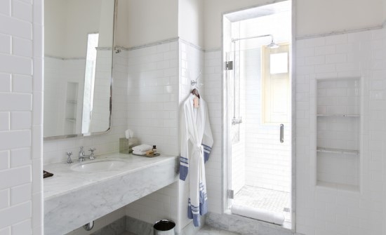 American Trade Hotel bathroom