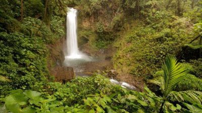 Costa Rica Waterfall Discovery Vacation Package