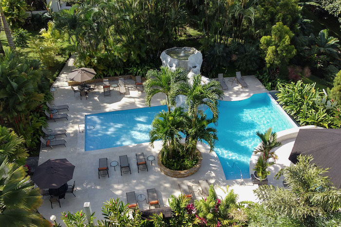 Hotel Lomas del Volcan pool